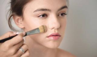 额头上长痘痘是怎么回事 额头上长粉刺怎么办